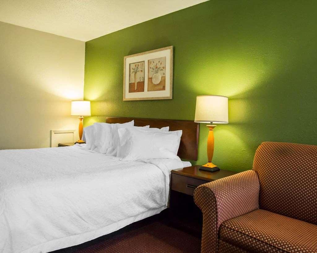 Econo North Hotel