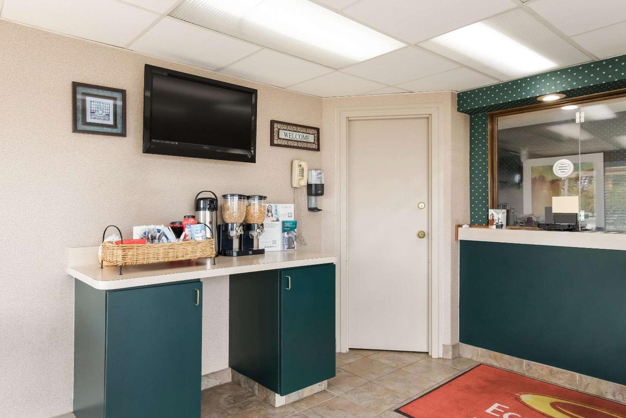 Econo North Hotel