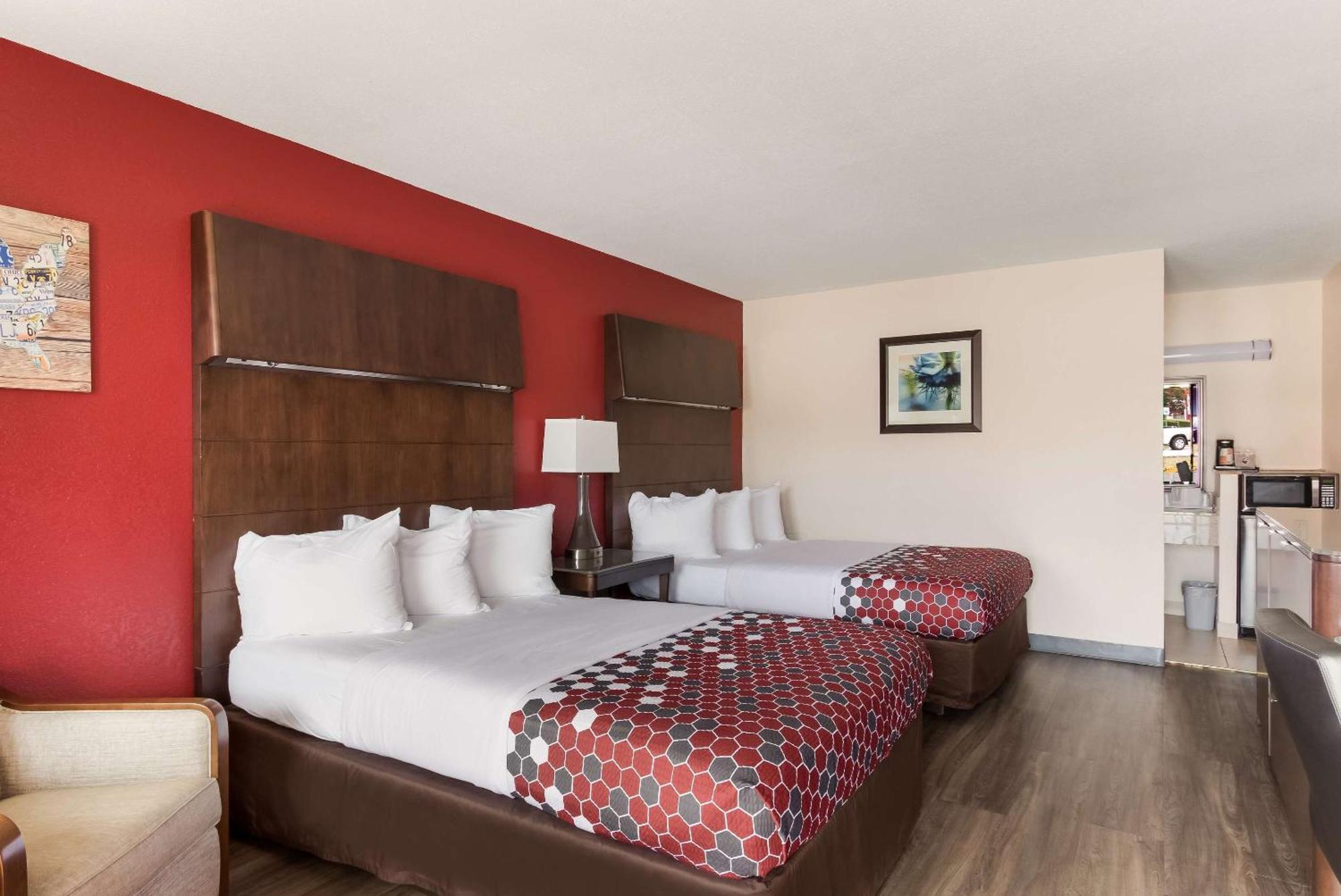 Econo North Hotel 2*