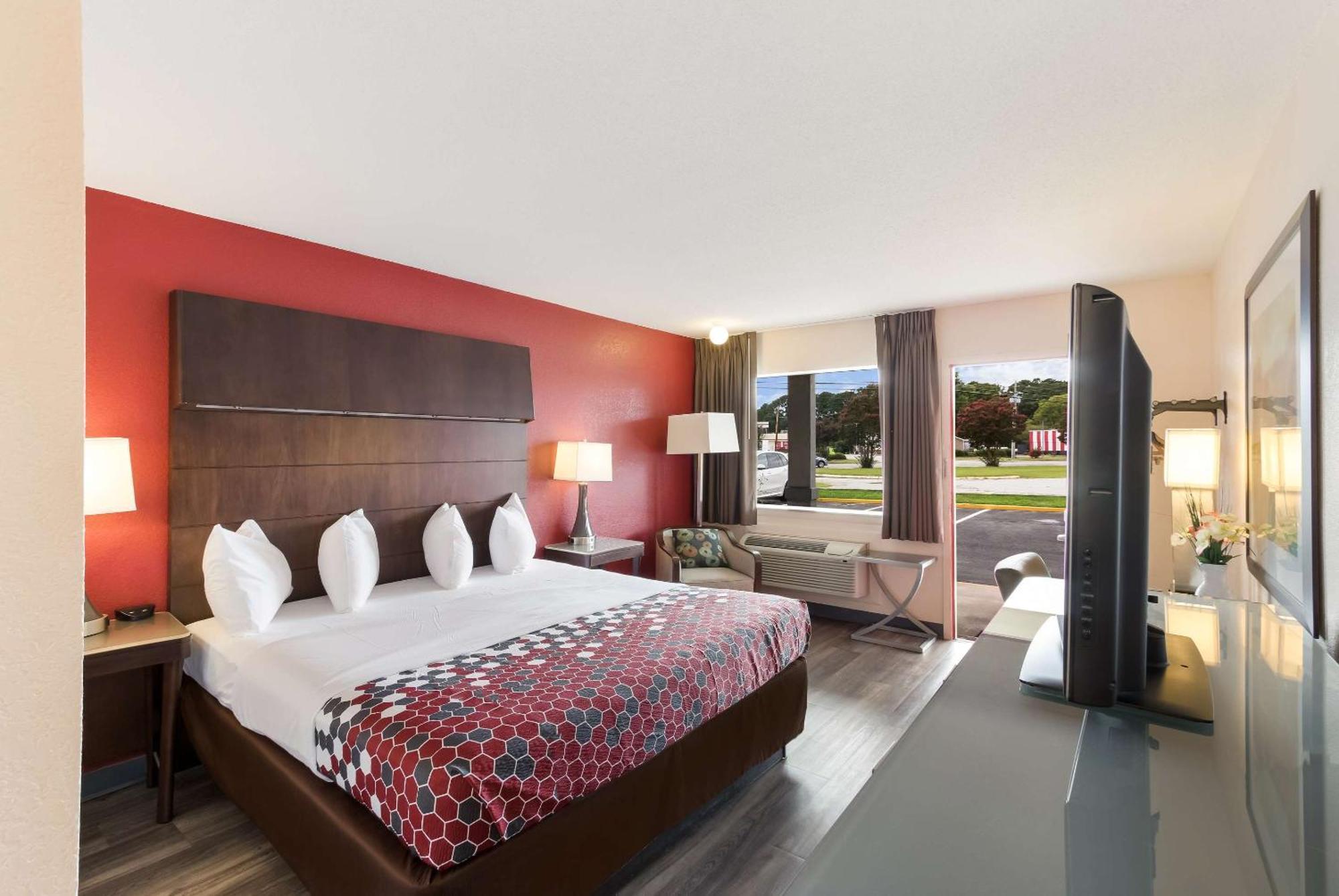 Econo North Hotel