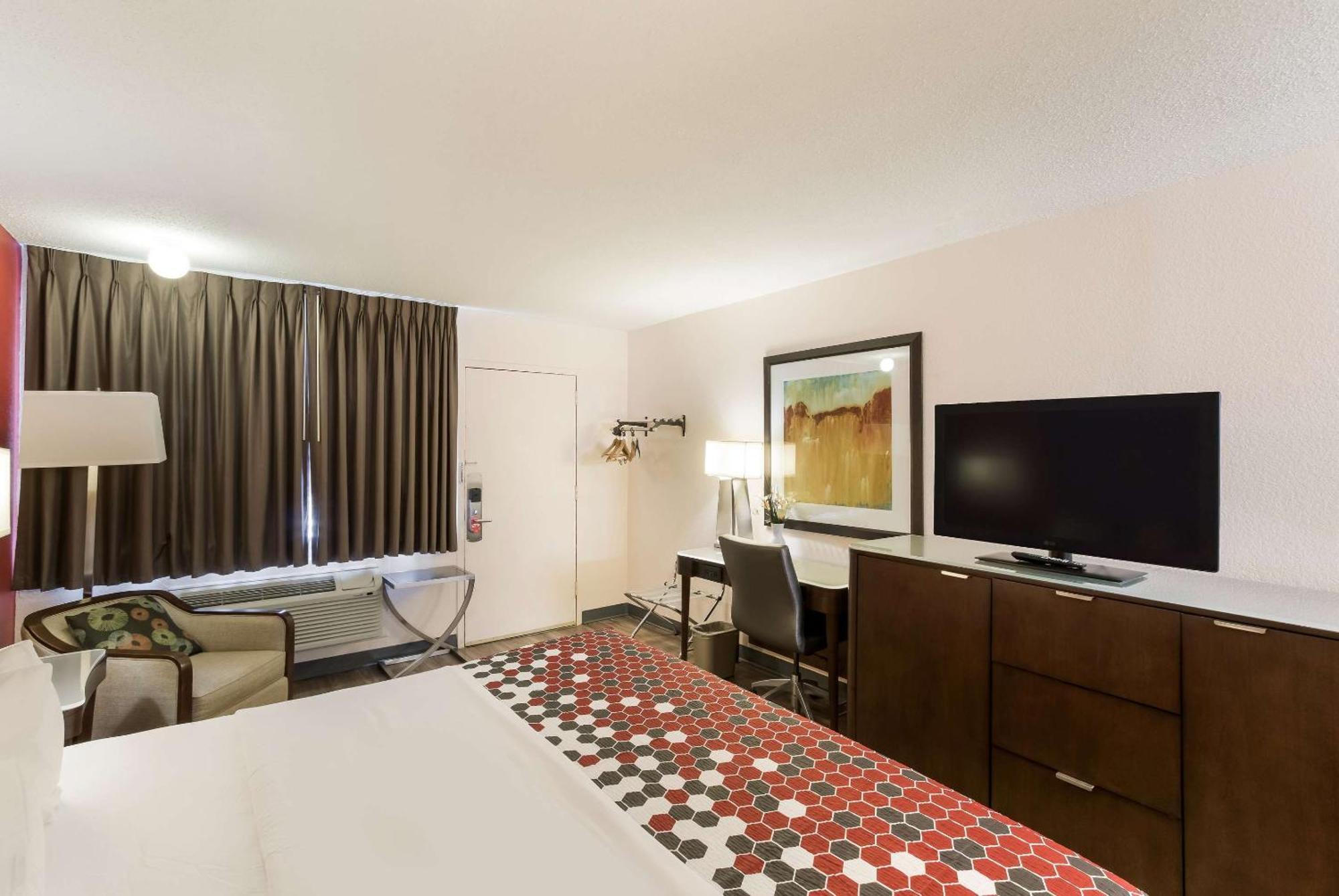 Econo North Hotel 2*