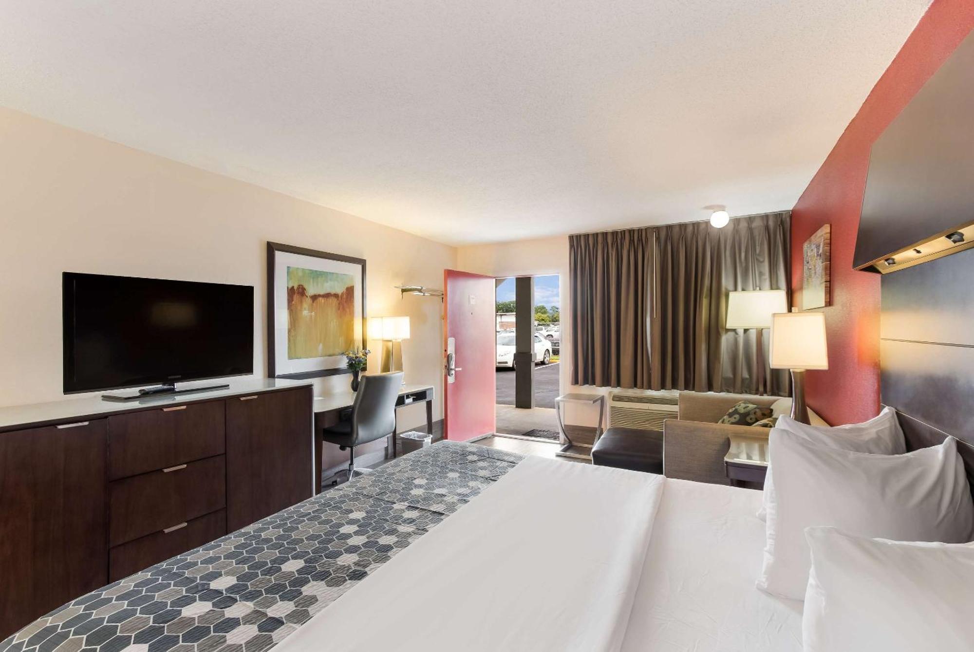 Econo North Hotel